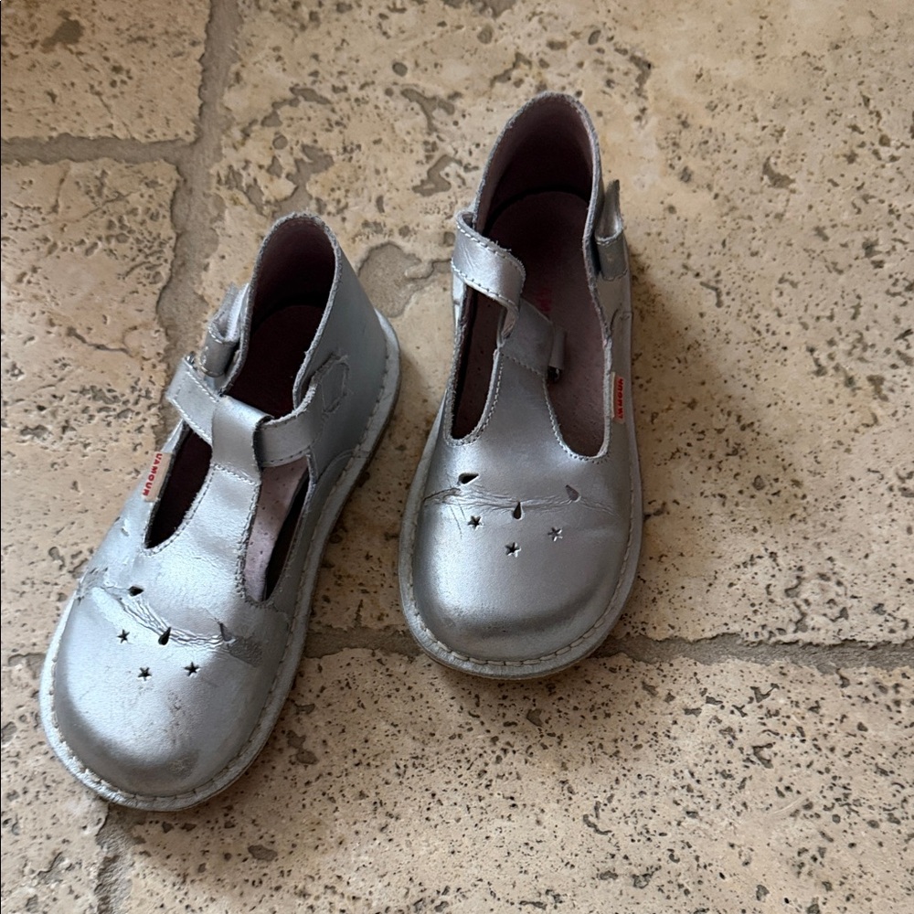 L'Amour Silver Star Cutout Kids Dress Shoes